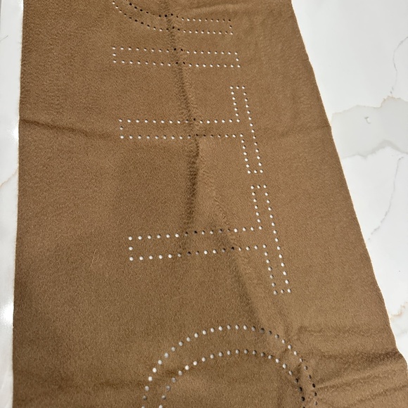 Louis Vuitton Camel color scarf - Picture 6 of 6
